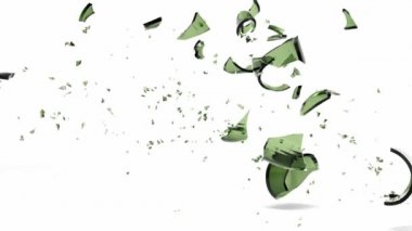 Kurşun tarafından parçalanmış yeşil bira şişesi