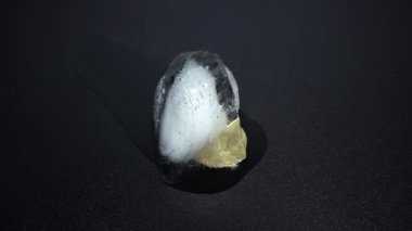 Ice Cube ile para içinde erime.