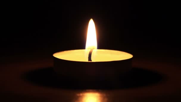 燃烧的蜡烛光 — 图库视频影像