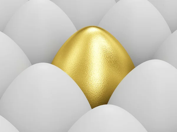 Goldenes Osterei sticht heraus — Stockfoto