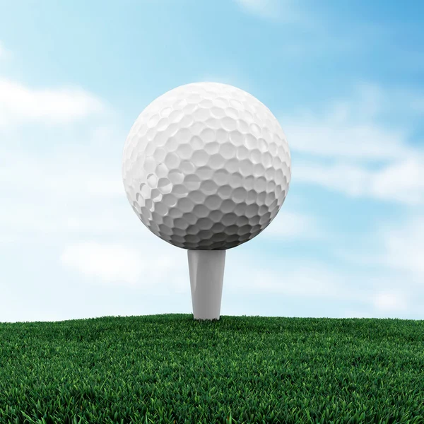 Bola de golfe no tee branco — Fotografia de Stock