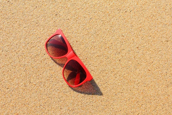 Red sunglasses on the beach — Stock Photo, Image