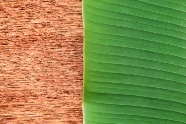 Banana leaf on the wooden board — Stock Photo, Image