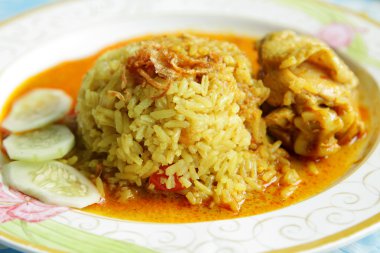 Tayland pirinç ve tavuk Biryani