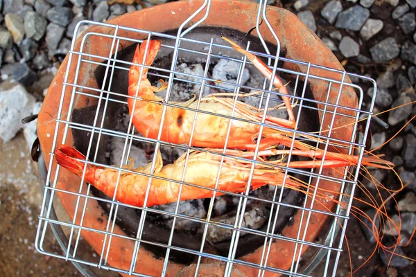 Camarones en la parrilla — Foto de Stock