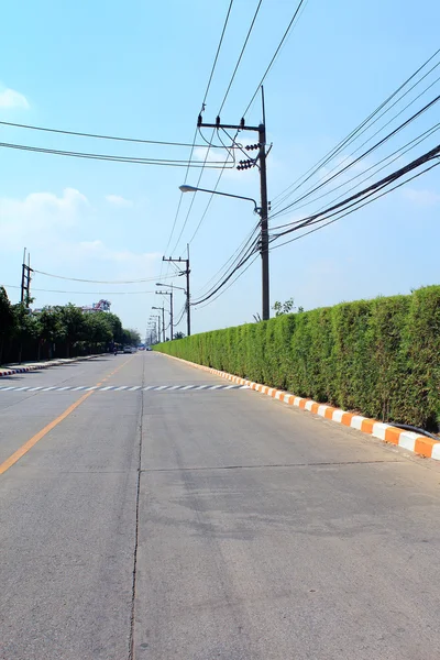 Carretera vacía y lámpara —  Fotos de Stock