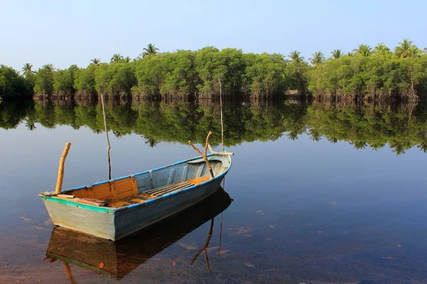 Thai boat in the lake — Stock Photo, Image