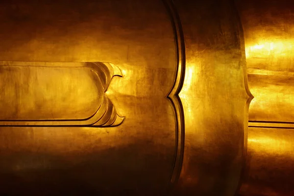 Reclining buddha gold statue, Thailand — Stock Photo, Image