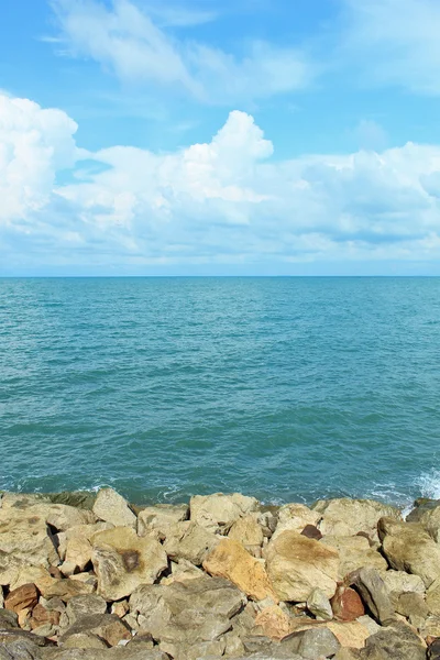 Beach and tropical sea — Stock Photo, Image