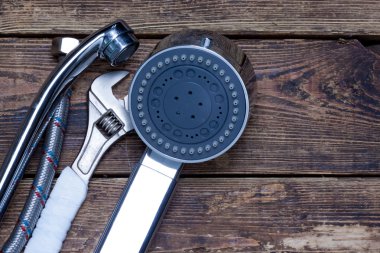 Sıhhi tesisat elemanları ve anahtarı 