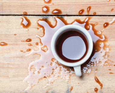 dökülen kahve bardağı