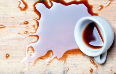 dökülen kahve bardağı