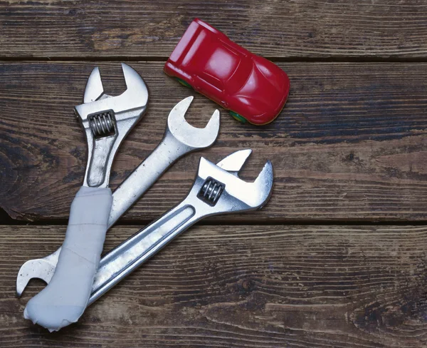 küçük otomobil ve wrenchs panoları