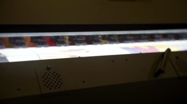 Büyük format endüstriyel yazıcı baskıları büyük tuval üzerinde..