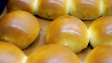 Modern yemekler. Hamur işleri. Geçmişi. Taze pişmiş çörekler.