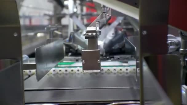 Fragment of working production equipment. Moving parts of a complex mechanism. — Stock Video