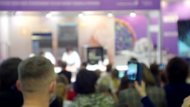 Business product presentation. Chefs conduct a master class in front of the public. Blurred background for a culinary or business theme — Stock Video