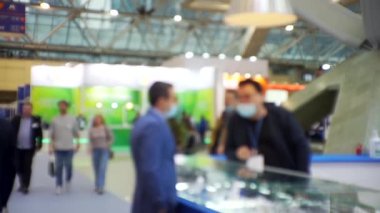 İş toplantısı ya da müzakere yapan tanınmamış insanlar. Bulanık odaklı görüntü. İş teması arkaplanı.