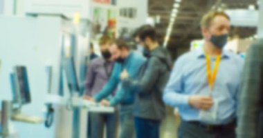 İş toplantısı ya da müzakere yapan tanınmamış insanlar. Bulanık odaklı görüntü. İş teması arkaplanı