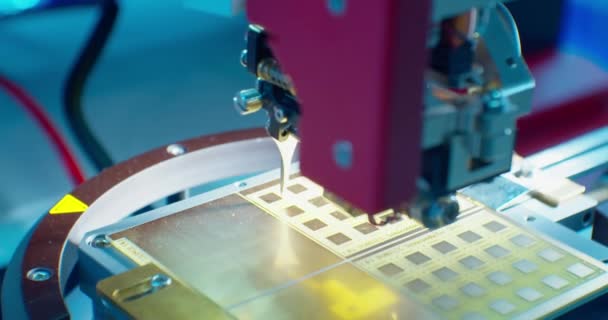 Modern high-tech industrial equipment. An industrial robot processes an electronic microcircuit. Close-up shot of the technological process — Stock Video