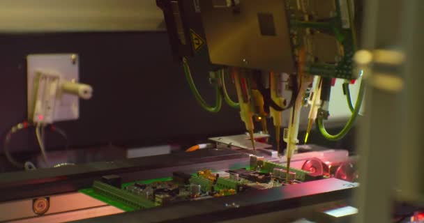 Process of assembling an electronic board with a special robotic cnc machine. — Stock Video