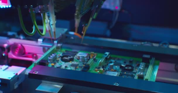 Process of assembling an electronic board with a special robotic cnc machine. — Stock Video