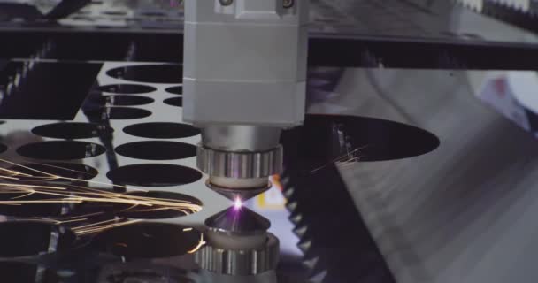 Modern industrial equipment.Laser cutting of metal. An industrial machine with a powerful luminous beam cuts a sheet of metal. Metalworking at the plant.technological process close-up — Stock Video