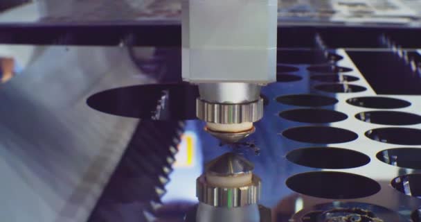 Modern technologies used in industrial production.Laser cutting machine for sheet metal. close-up. modern machine laser is cutting sheet metal plate.technological process close-up — Stock Video