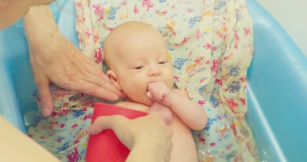 お母さん 赤ちゃん お風呂ストック動画 ロイヤリティフリーお母さん 赤ちゃん お風呂動画 Depositphotos