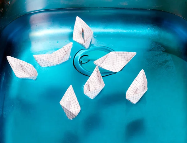 Pequenos barcos de papel — Fotografia de Stock