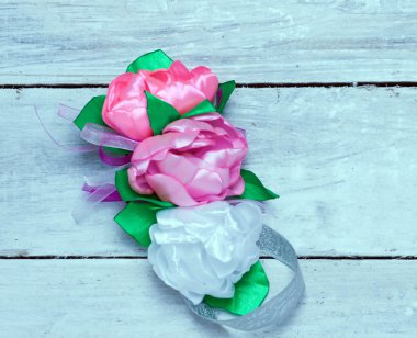 mavi bir çiçek Broş el yapımı Ipek kurdele