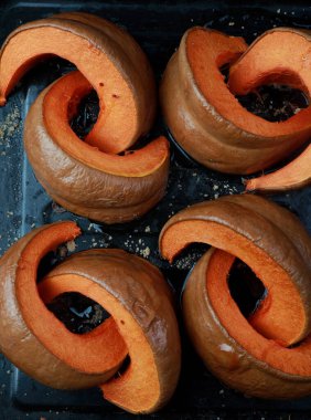 Fırında kabak dilimleri.