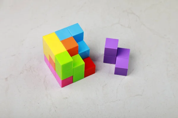 論理的空間的思考の発達のための磁気キューブのコンストラクタ — ストック写真