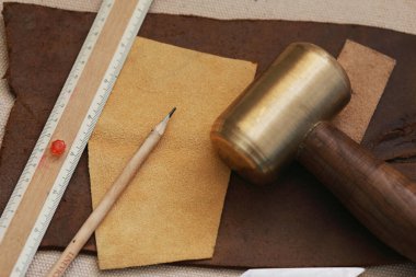 Çeşitli ürünlerin üretimi için araçlar ve deriler