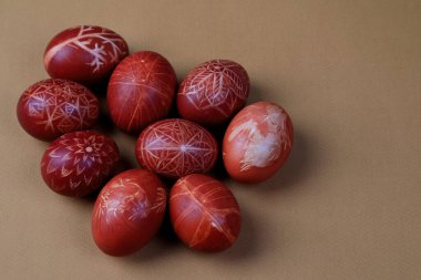 Ukrayna süslemeleri ile boyanmış Paskalya yumurtaları