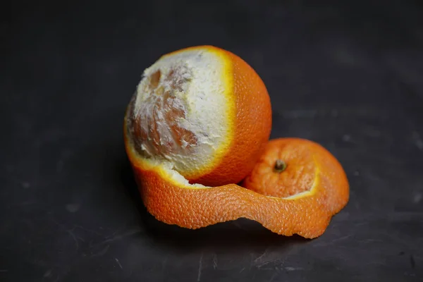 橘皮呈圆形剥皮 — 图库照片