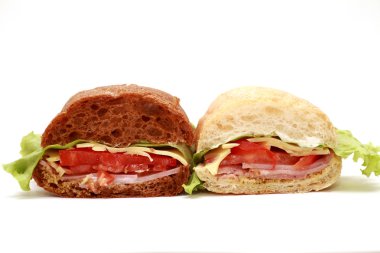 Siyah ve beyaz ekmek ile sandviç