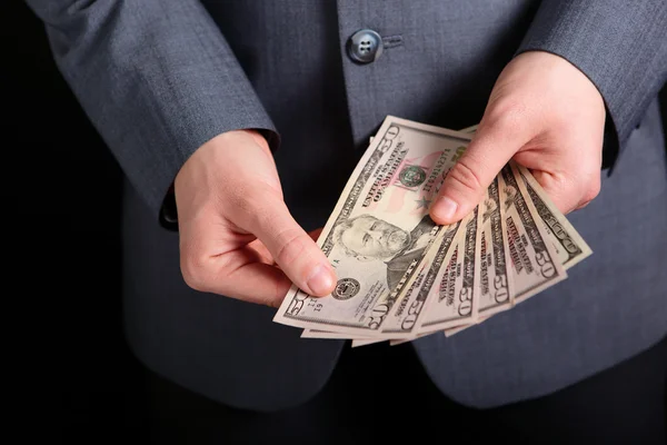 Dinheiro no bolso. dinheiro nas mãos — Fotografia de Stock