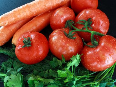 Domates ve yeşillik ile havuç