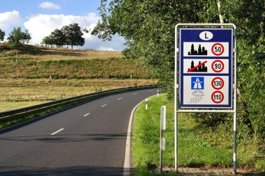 Yol işareti sınır Lüksemburg