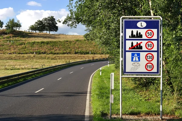 Señal de tráfico fronterizo de Luxemburgo — Foto de Stock