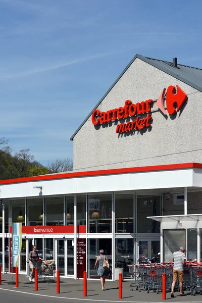 Carrefour na trhu v Belgii — Stock fotografie