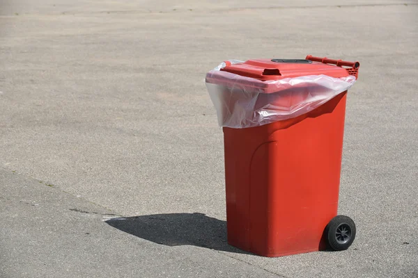 Red recycling bin — Stock Photo, Image