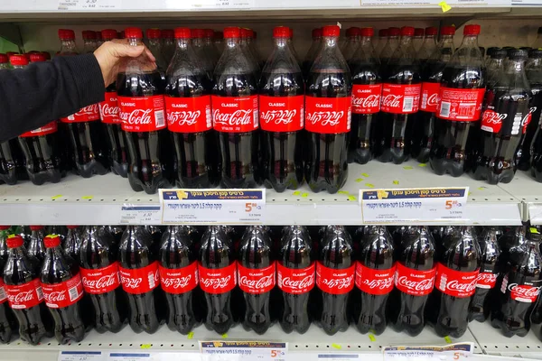 Israel March 2019 Shelves Coca Cola Bottles Israeli Victory Supermarket — Stock Photo, Image