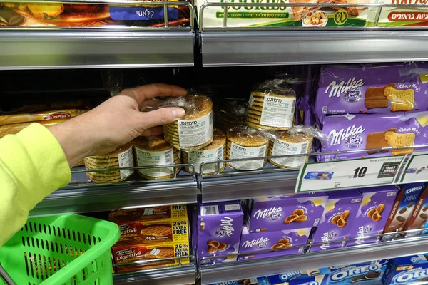 Israel Marzec 2019 Holenderski Stroopwafel Gofr Karmelowy Izraelskim Supermarkecie Tiv — Zdjęcie stockowe