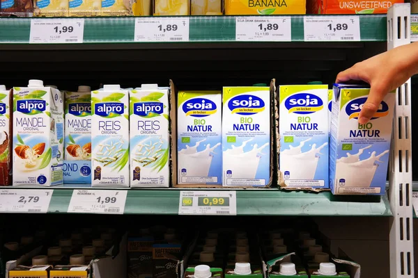 Niemcy Sierpień 2016 Mleko Migdałowe Mleko Sojowe Substytuty Mleka Ryżowego — Zdjęcie stockowe