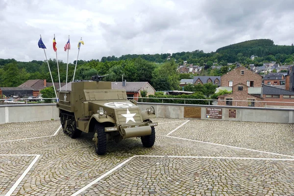 Yarısı Askeri Araç Ikinci Dünya Savaşı Anıtı Piyade Tümeni Stavelot — Stok fotoğraf