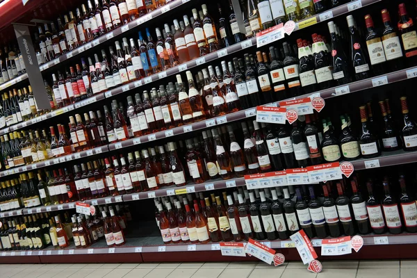 Wine shelves — Stok fotoğraf