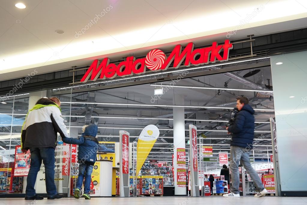 vork Verwacht het Irrigatie Media Markt – Stock Editorial Photo © defotoberg #66194849