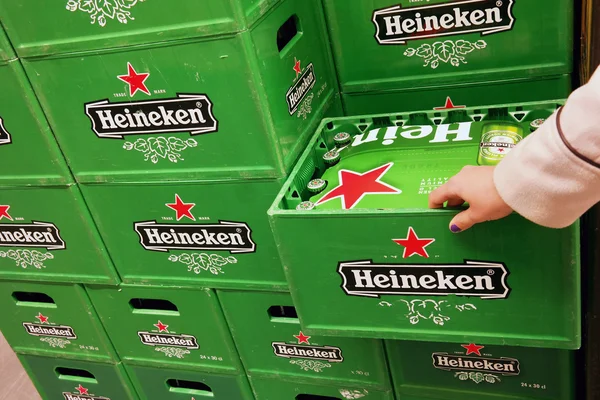 Heineken sör rekeszek — Stock Fotó